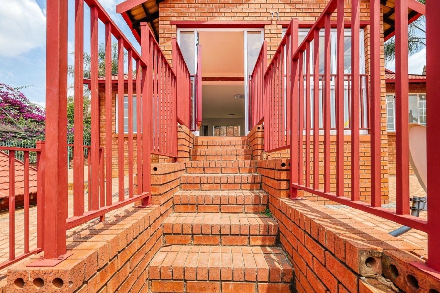 To Let 3 Bedroom Property for Rent in Waterkloof Park Gauteng