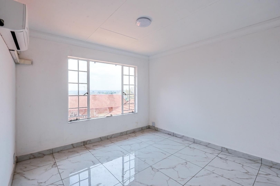 To Let 3 Bedroom Property for Rent in Waterkloof Park Gauteng