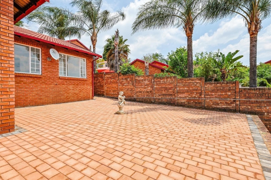 To Let 3 Bedroom Property for Rent in Waterkloof Park Gauteng