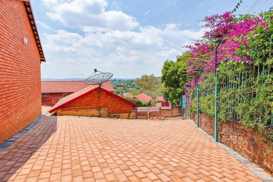 To Let 3 Bedroom Property for Rent in Waterkloof Park Gauteng