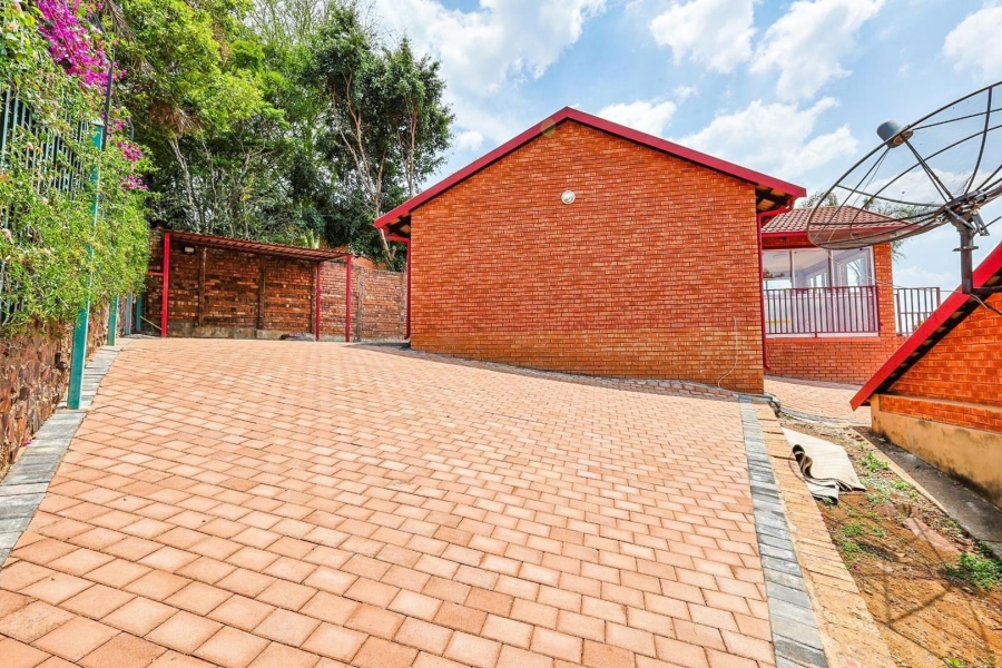 To Let 3 Bedroom Property for Rent in Waterkloof Park Gauteng