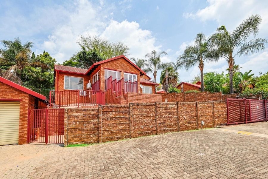 To Let 3 Bedroom Property for Rent in Waterkloof Park Gauteng