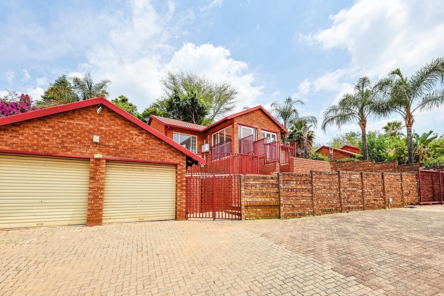 To Let 3 Bedroom Property for Rent in Waterkloof Park Gauteng