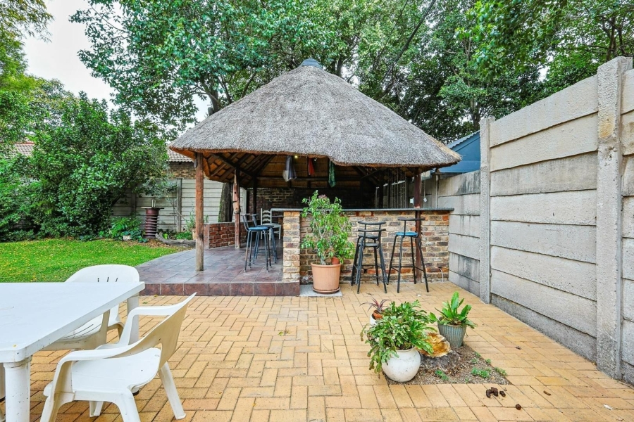 3 Bedroom Property for Sale in Rooihuiskraal Gauteng