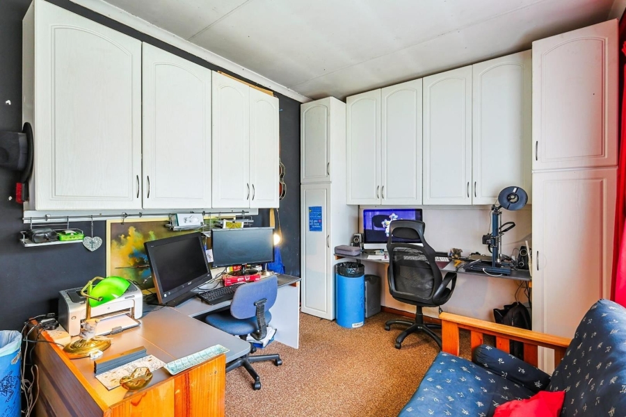 3 Bedroom Property for Sale in Rooihuiskraal Gauteng