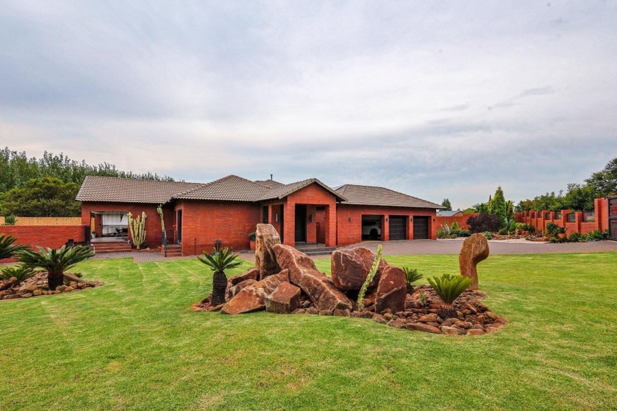 5 Bedroom Property for Sale in Zwavelkloof Gauteng