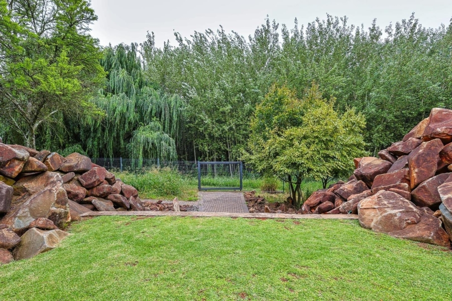 5 Bedroom Property for Sale in Zwavelkloof Gauteng