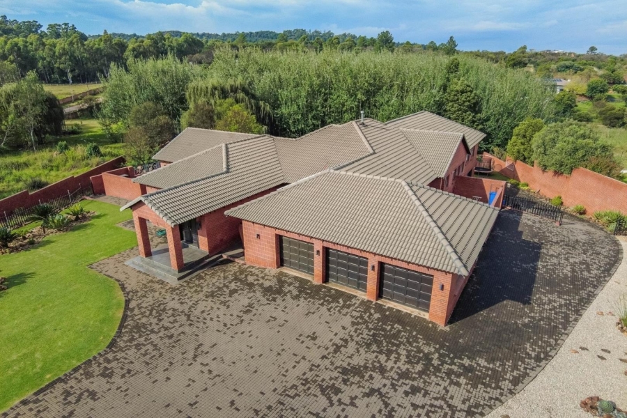 5 Bedroom Property for Sale in Zwavelkloof Gauteng