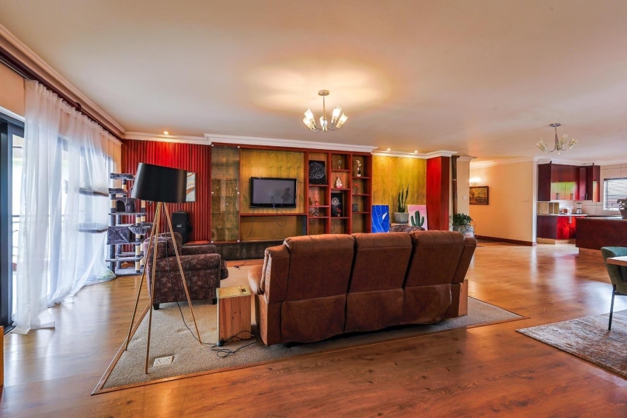 5 Bedroom Property for Sale in Zwavelkloof Gauteng