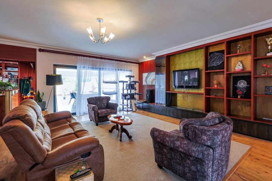 5 Bedroom Property for Sale in Zwavelkloof Gauteng