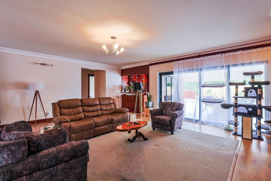 5 Bedroom Property for Sale in Zwavelkloof Gauteng