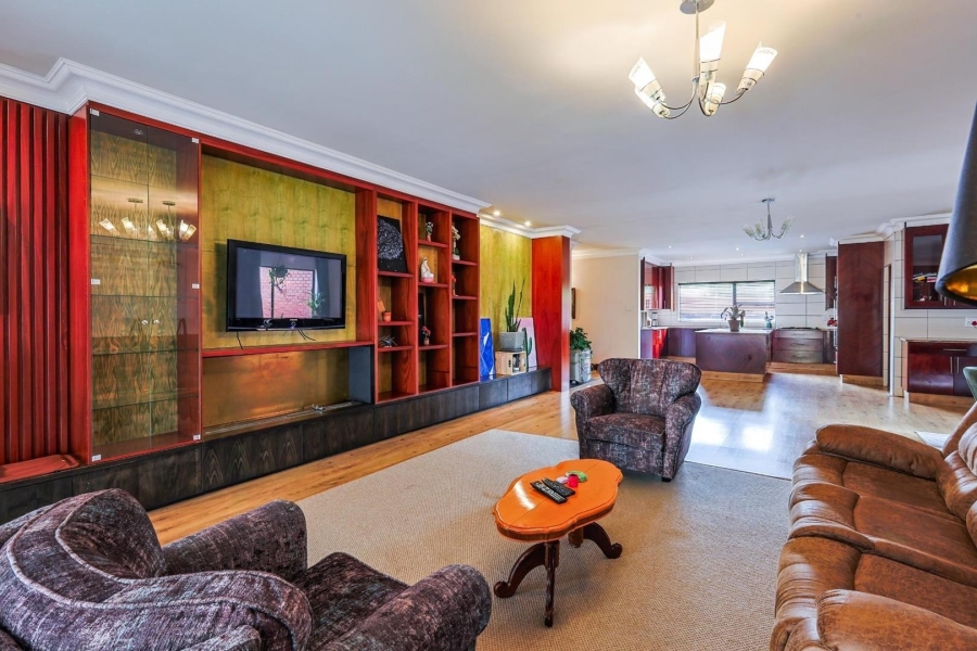 5 Bedroom Property for Sale in Zwavelkloof Gauteng