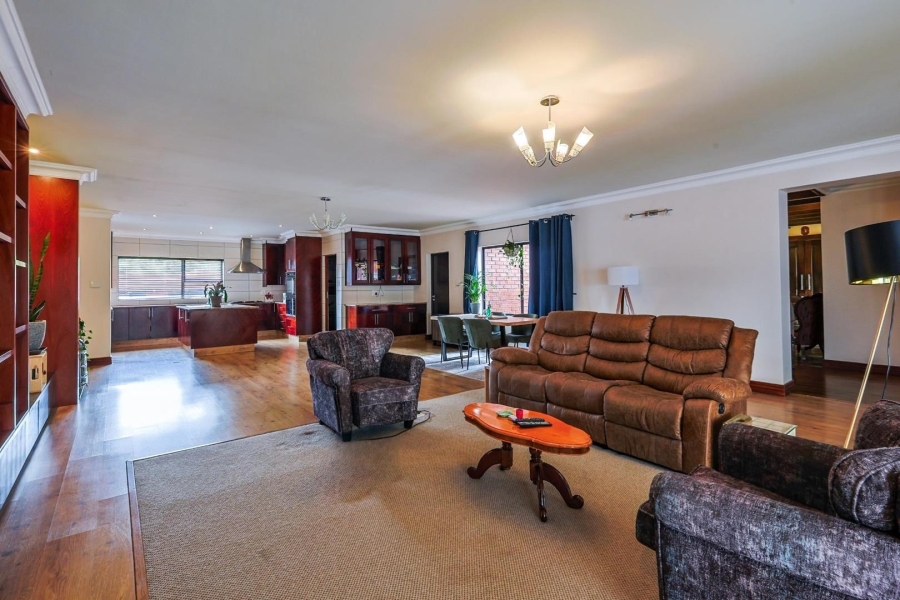 5 Bedroom Property for Sale in Zwavelkloof Gauteng