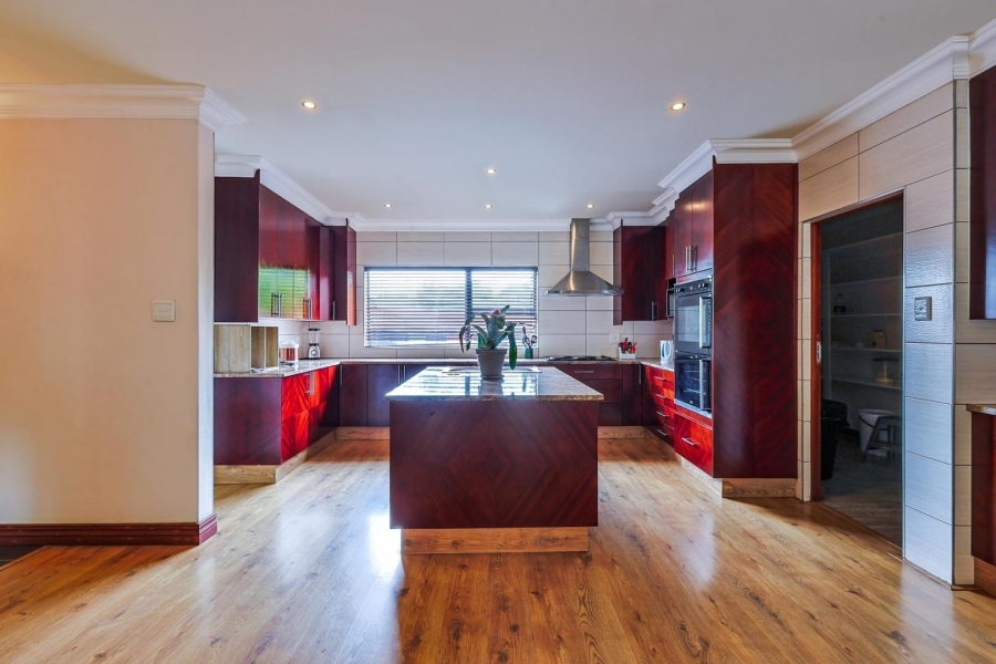 5 Bedroom Property for Sale in Zwavelkloof Gauteng