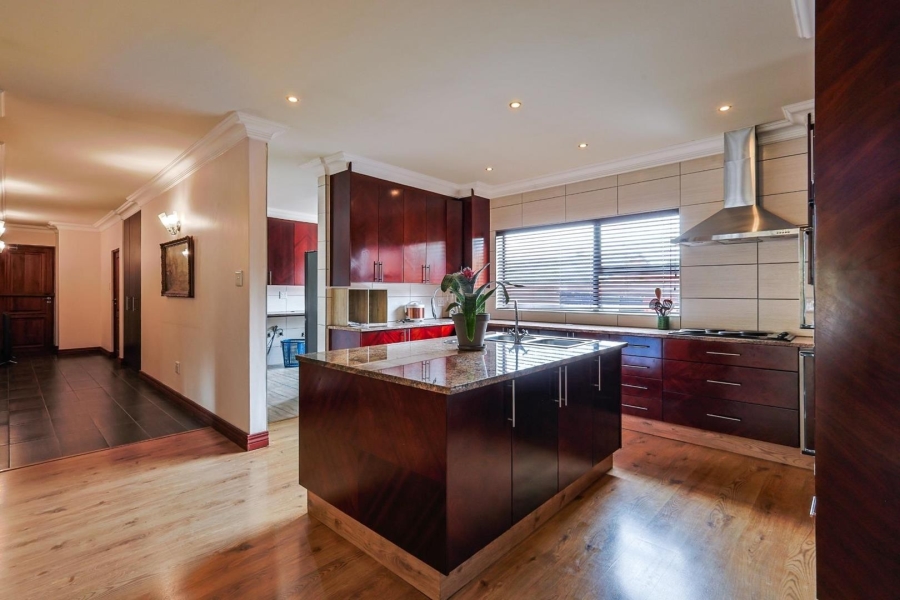 5 Bedroom Property for Sale in Zwavelkloof Gauteng