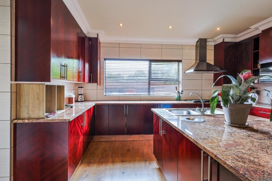 5 Bedroom Property for Sale in Zwavelkloof Gauteng