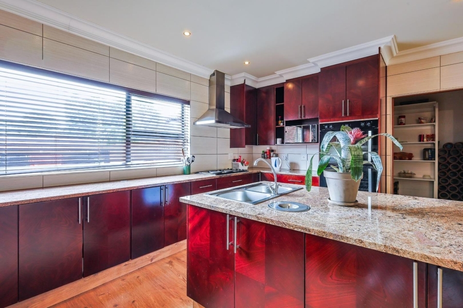 5 Bedroom Property for Sale in Zwavelkloof Gauteng