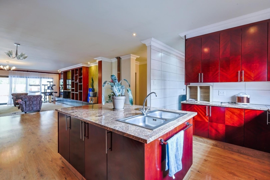 5 Bedroom Property for Sale in Zwavelkloof Gauteng