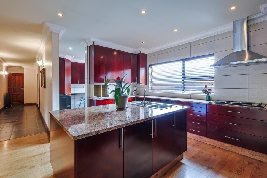 5 Bedroom Property for Sale in Zwavelkloof Gauteng