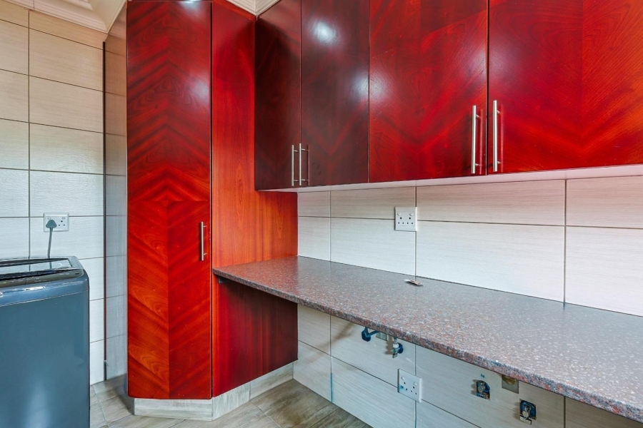 5 Bedroom Property for Sale in Zwavelkloof Gauteng