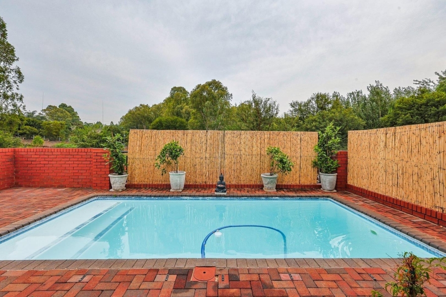 5 Bedroom Property for Sale in Zwavelkloof Gauteng