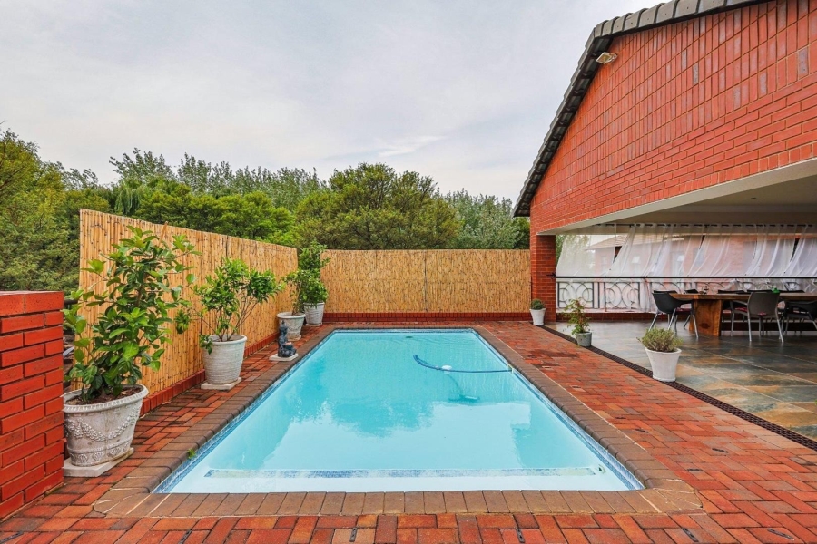 5 Bedroom Property for Sale in Zwavelkloof Gauteng