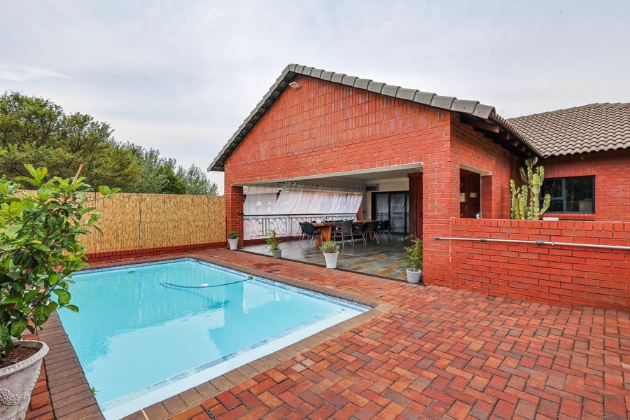 5 Bedroom Property for Sale in Zwavelkloof Gauteng