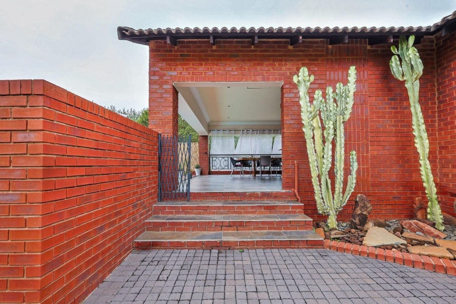 5 Bedroom Property for Sale in Zwavelkloof Gauteng