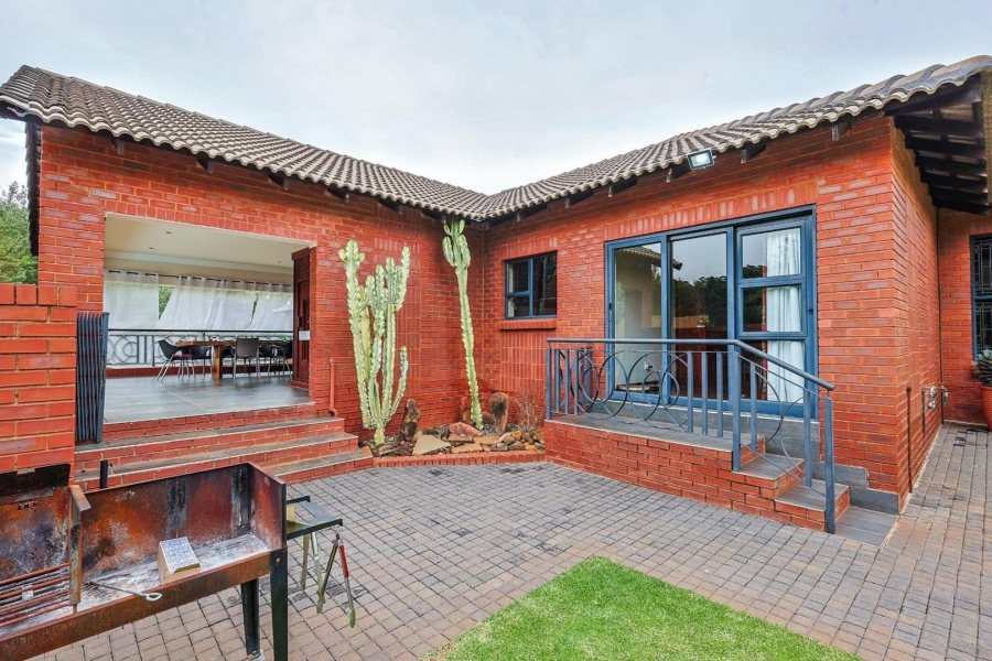 5 Bedroom Property for Sale in Zwavelkloof Gauteng
