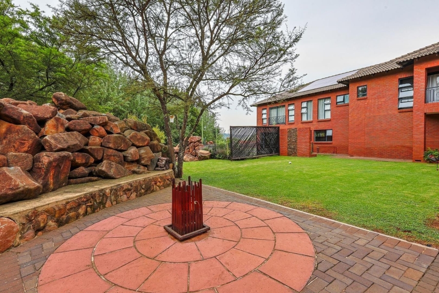 5 Bedroom Property for Sale in Zwavelkloof Gauteng