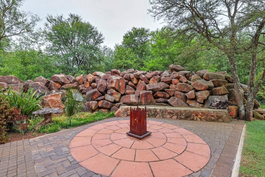 5 Bedroom Property for Sale in Zwavelkloof Gauteng