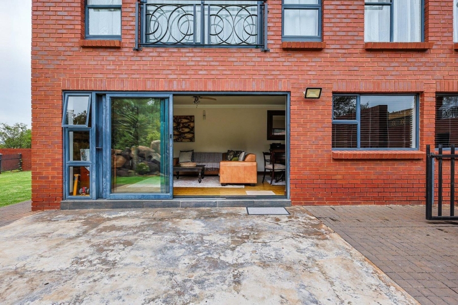 5 Bedroom Property for Sale in Zwavelkloof Gauteng