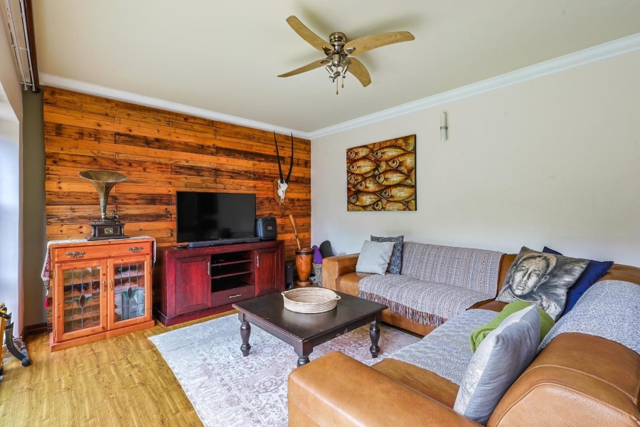 5 Bedroom Property for Sale in Zwavelkloof Gauteng