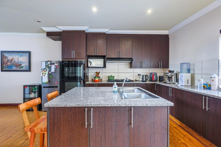 5 Bedroom Property for Sale in Zwavelkloof Gauteng