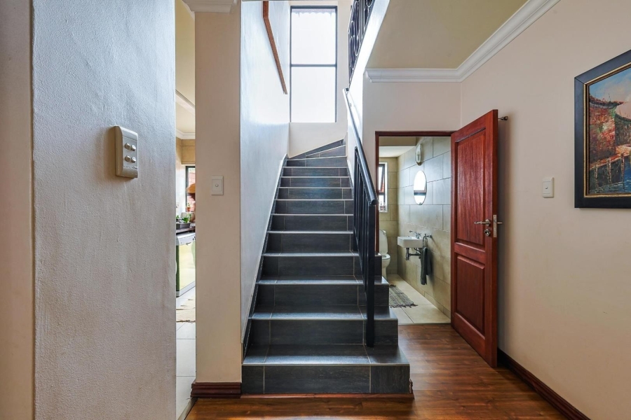 5 Bedroom Property for Sale in Zwavelkloof Gauteng