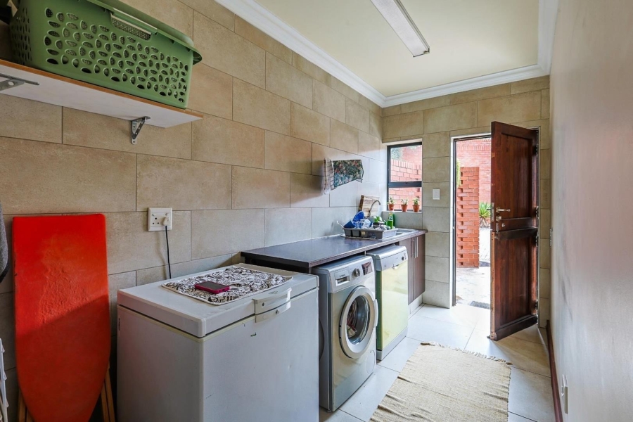 5 Bedroom Property for Sale in Zwavelkloof Gauteng