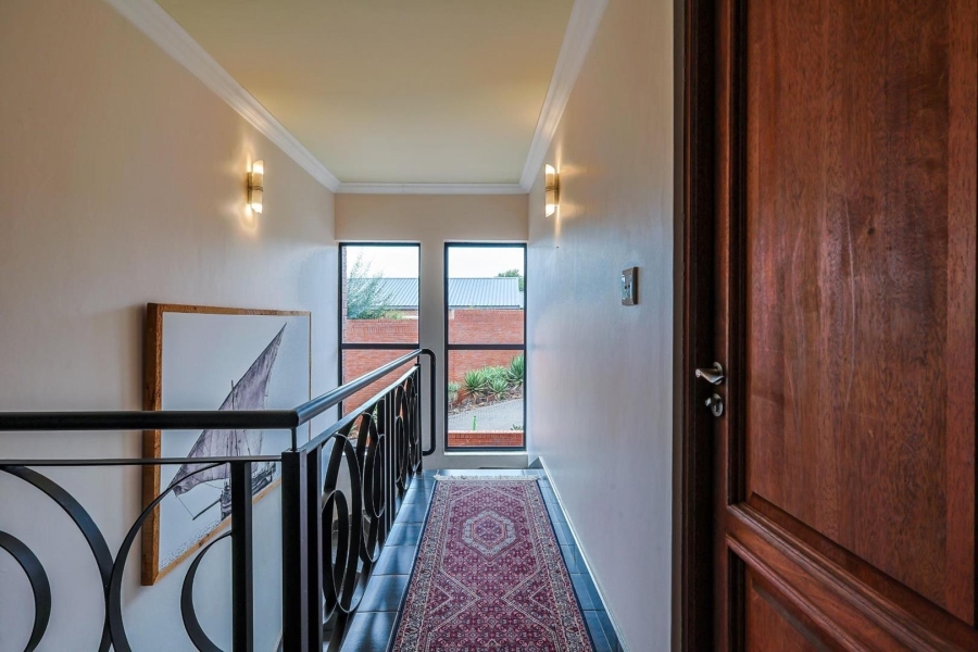 5 Bedroom Property for Sale in Zwavelkloof Gauteng