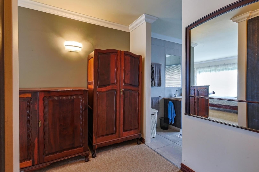 5 Bedroom Property for Sale in Zwavelkloof Gauteng