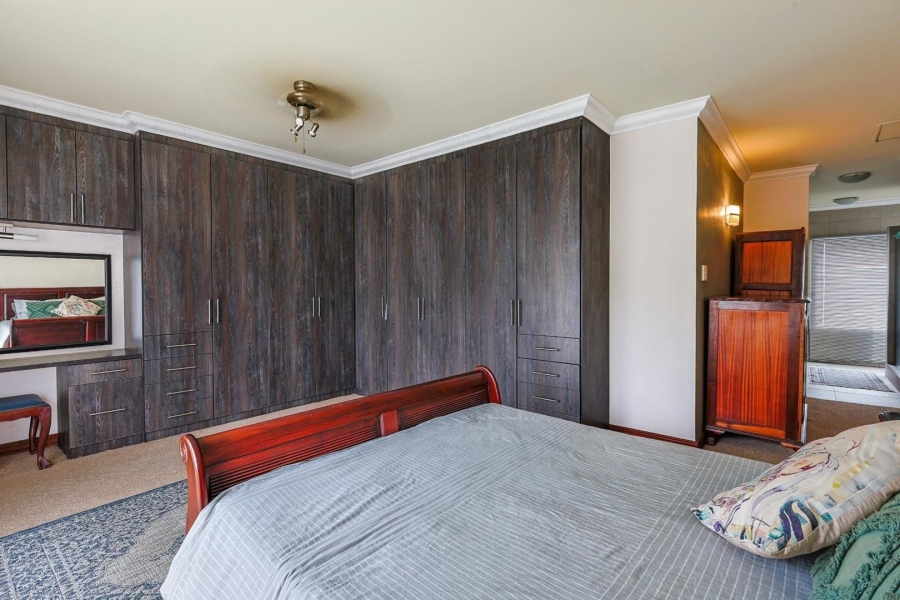 5 Bedroom Property for Sale in Zwavelkloof Gauteng