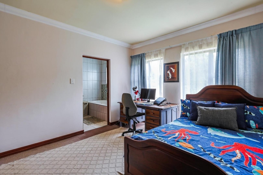 5 Bedroom Property for Sale in Zwavelkloof Gauteng