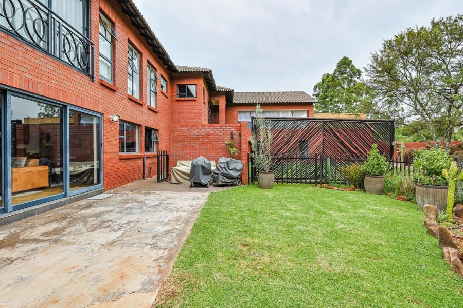 5 Bedroom Property for Sale in Zwavelkloof Gauteng