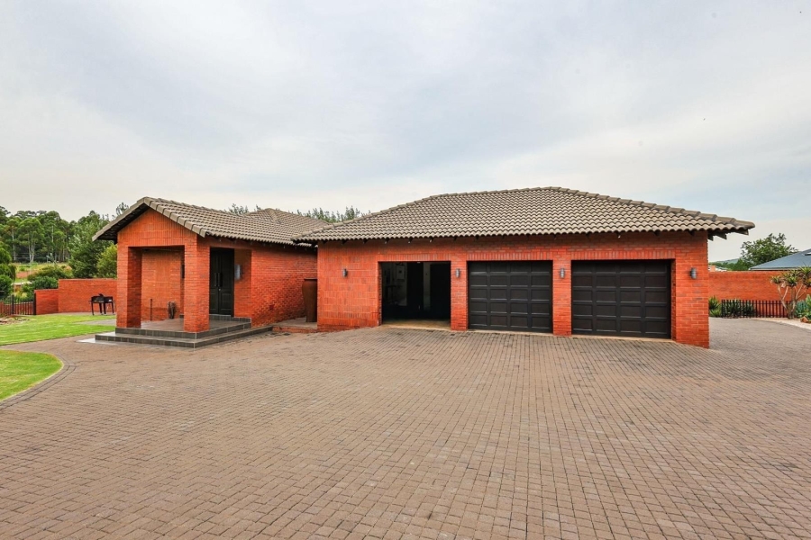 5 Bedroom Property for Sale in Zwavelkloof Gauteng