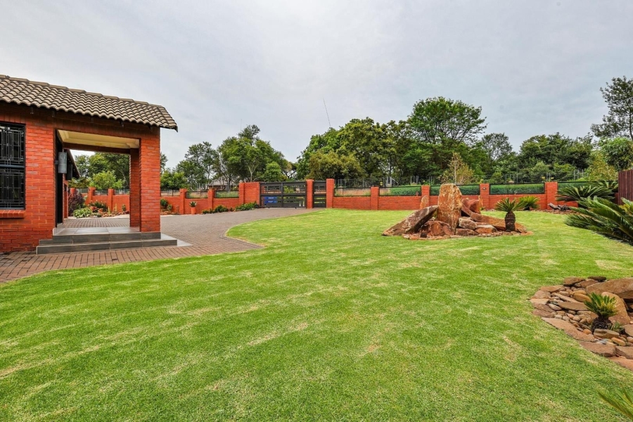 5 Bedroom Property for Sale in Zwavelkloof Gauteng
