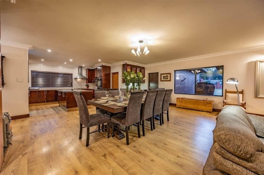 5 Bedroom Property for Sale in Zwavelkloof Gauteng