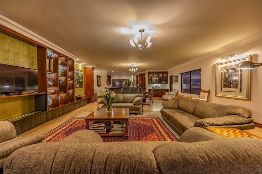 5 Bedroom Property for Sale in Zwavelkloof Gauteng