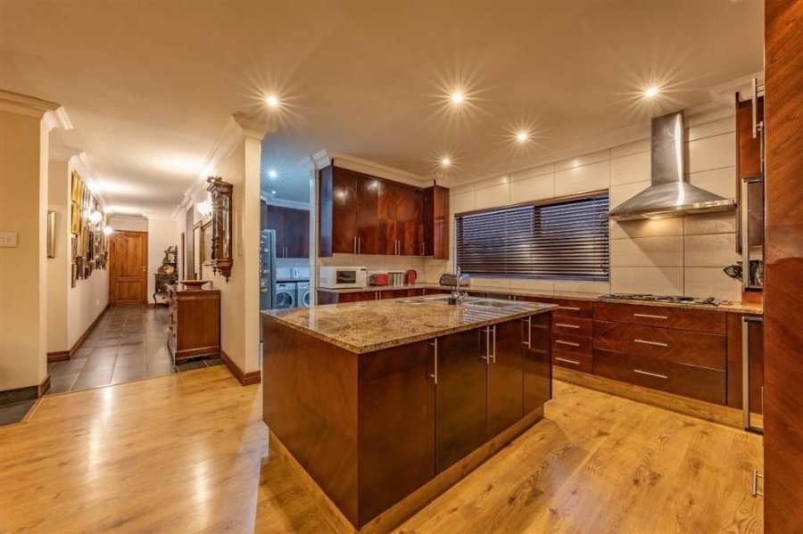 5 Bedroom Property for Sale in Zwavelkloof Gauteng