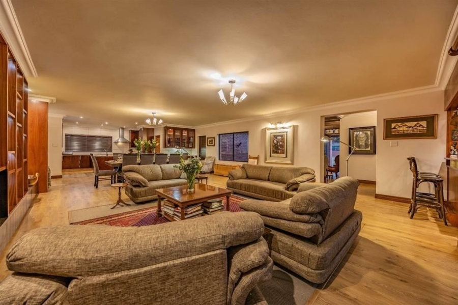 5 Bedroom Property for Sale in Zwavelkloof Gauteng