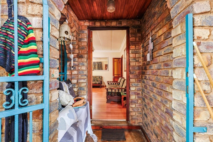 5 Bedroom Property for Sale in Faerie Glen Gauteng