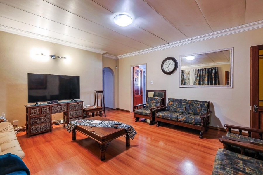 5 Bedroom Property for Sale in Faerie Glen Gauteng