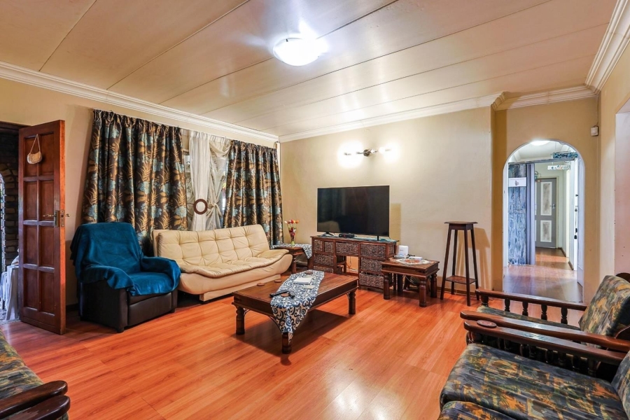 5 Bedroom Property for Sale in Faerie Glen Gauteng